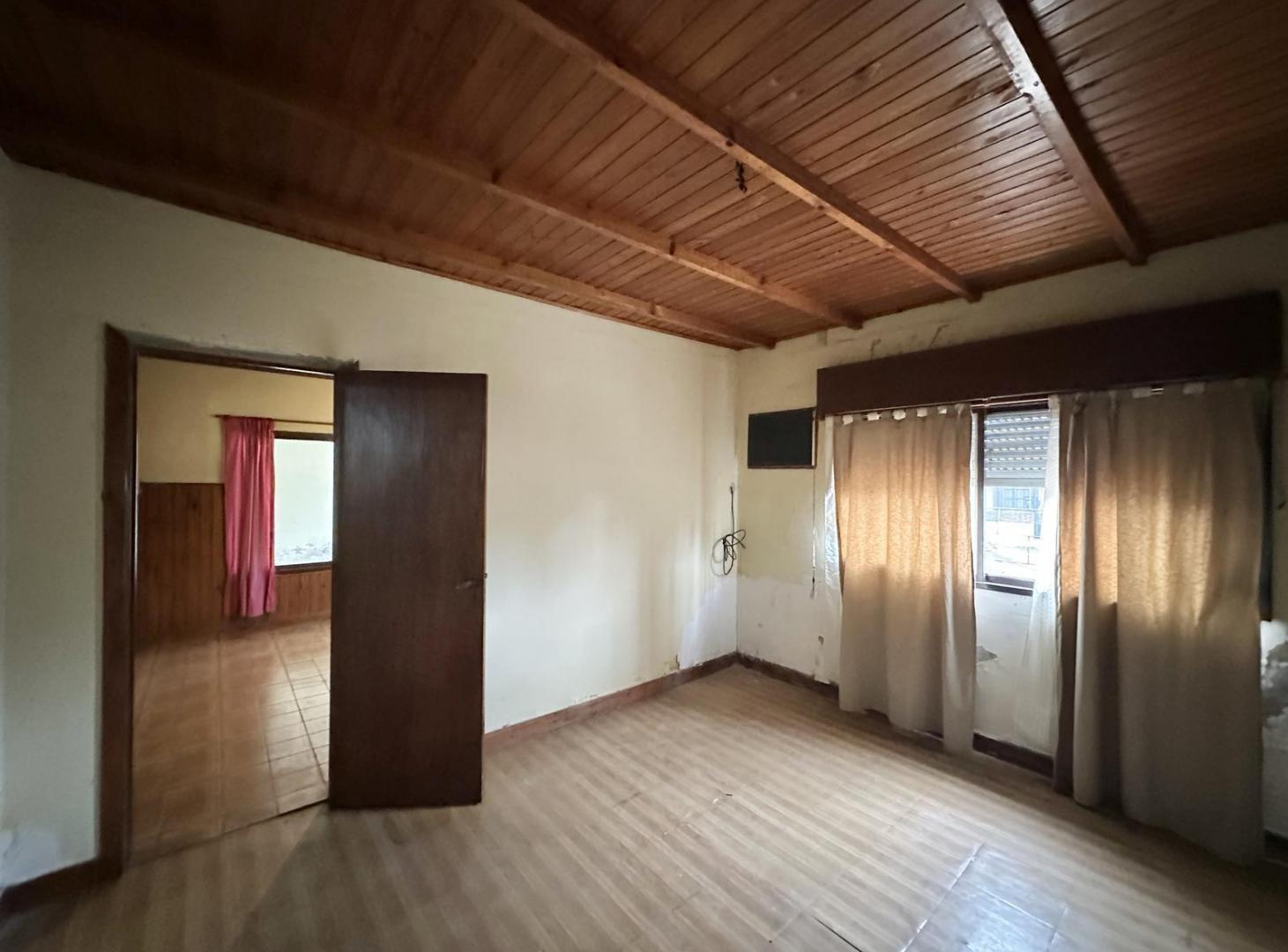 Foto de Casa en Venta de 2 dormitorios. Patio con parrilla. Cochera. Villa, imagen 1