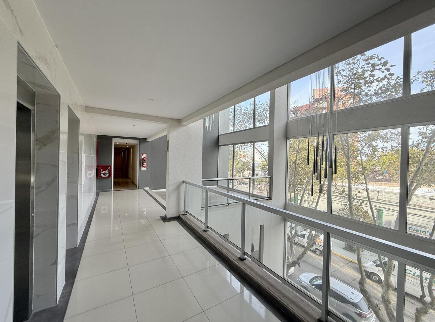Foto de Oficina en Alquiler. De 2 ambientes. Con cocina y baño. Torre Italia, imagen 4