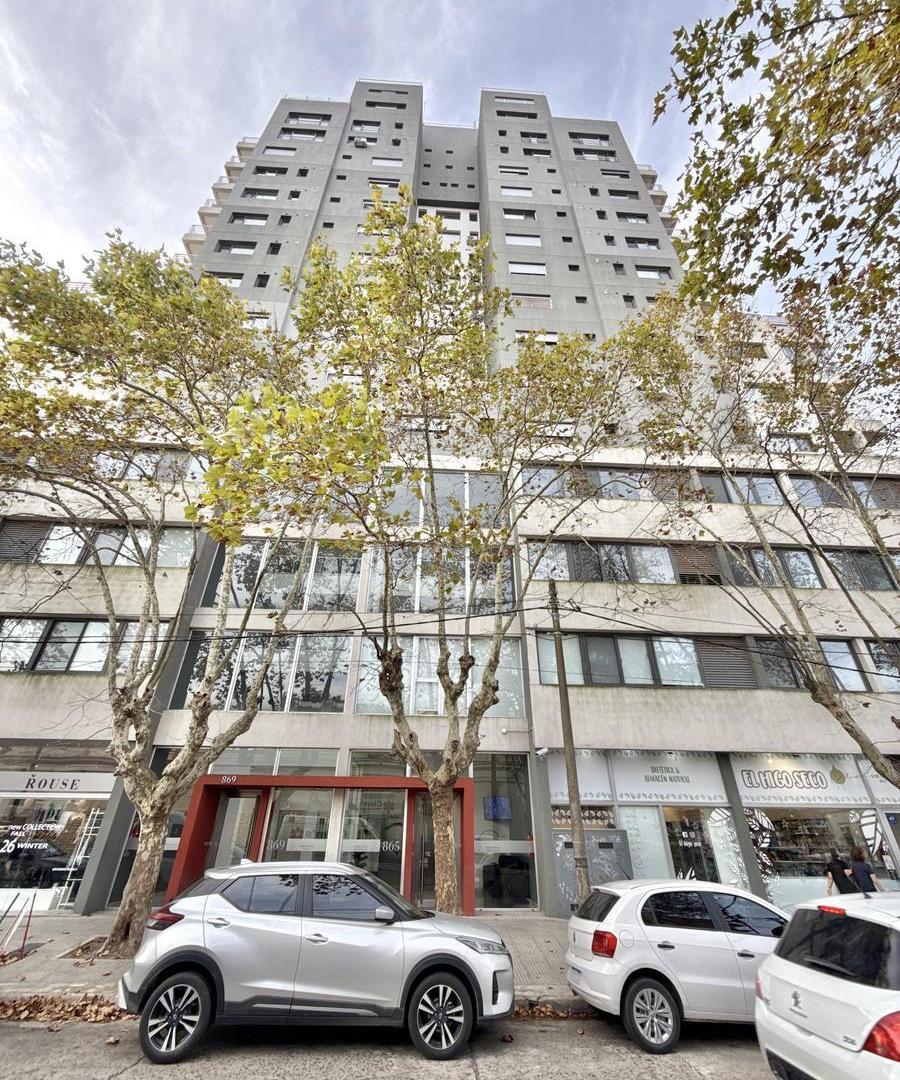 Foto de Oficina en Alquiler. De 2 ambientes. Con cocina y baño. Torre Italia, imagen 1