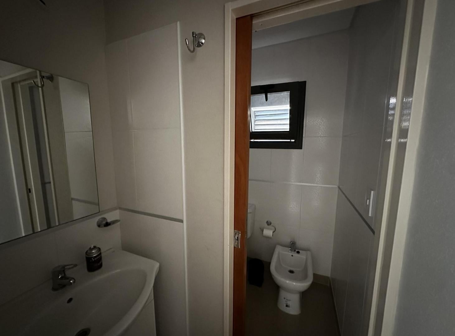 Foto de Oficina en Alquiler. De 2 ambientes. Con cocina y baño. Torre Italia, imagen 2