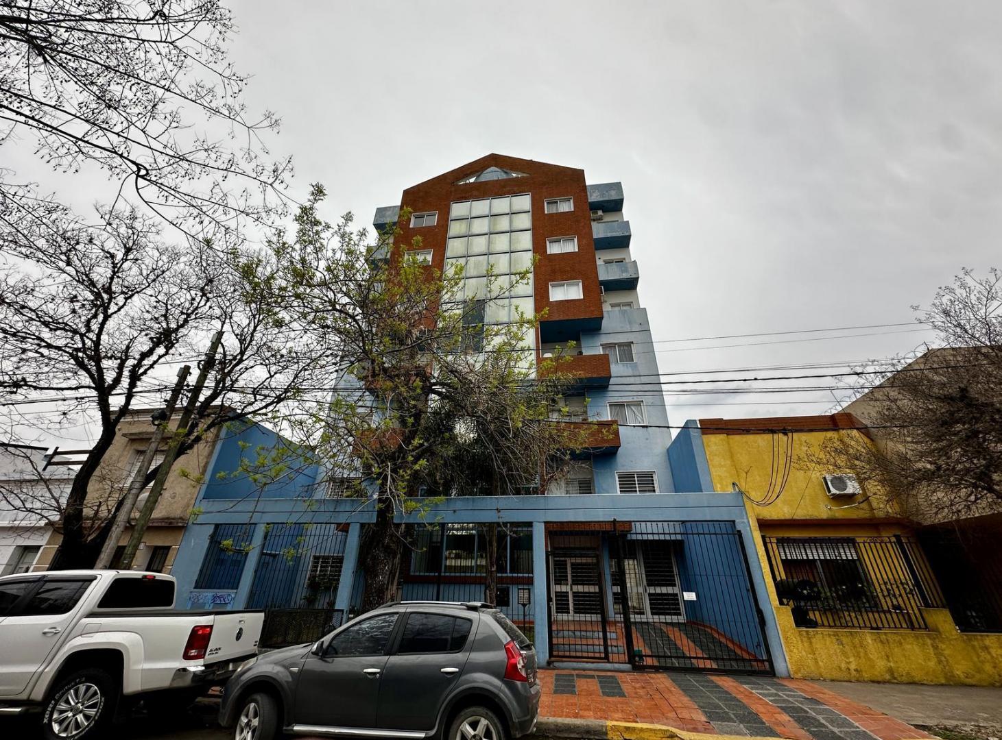 Foto de Departamento en Venta de 3 ambientes. Con balcón y Cochera. Ápto, imagen 1