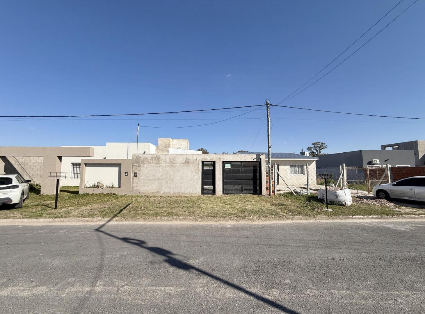 Foto de Casa en Venta de 3 dorm. en construcción. Con patio y cochera. Barrio, imagen 2