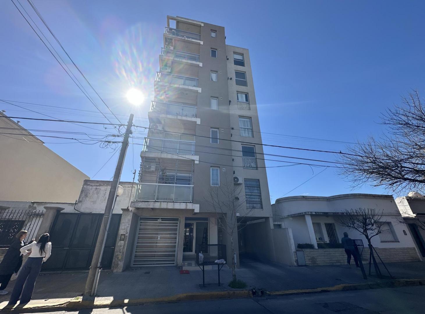 Foto de Departamento en Venta de 2 dormitorios en suite. Balcón terraza. Centro, imagen 1