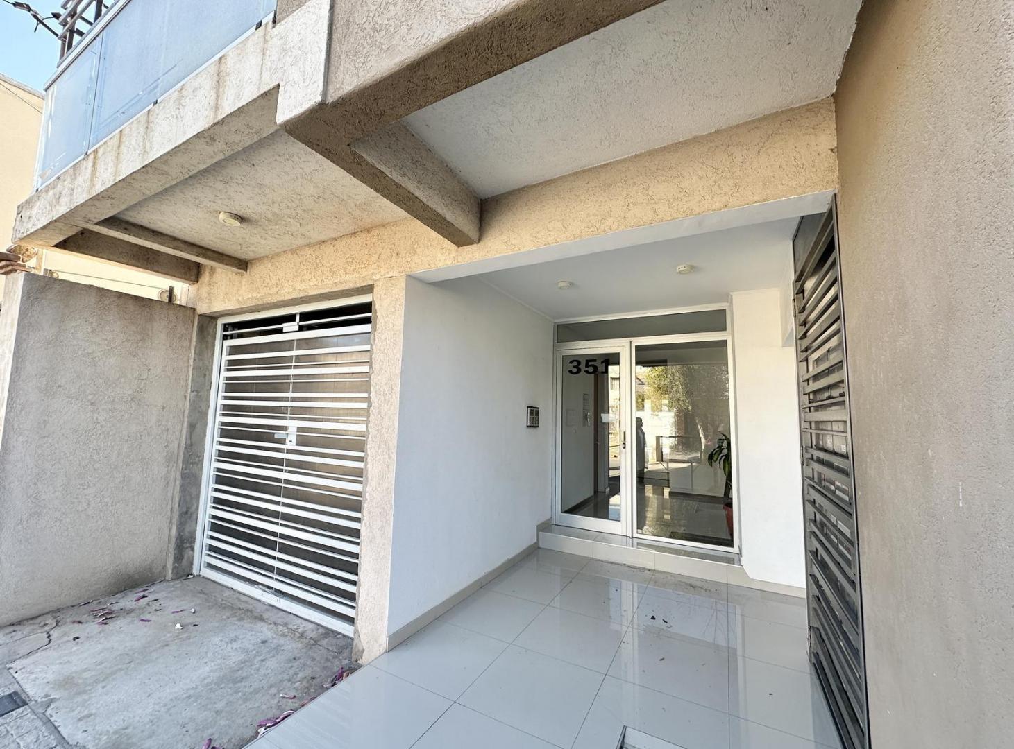 Foto de Departamento en Venta de 2 dormitorios en suite. Balcón terraza. Centro, imagen 2