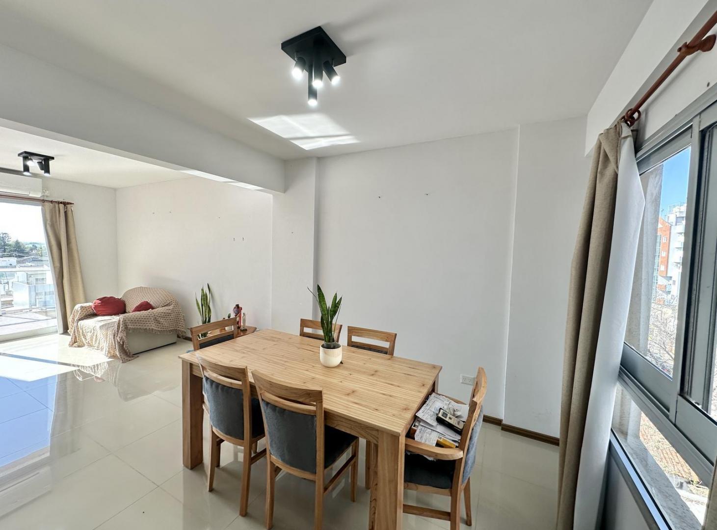 Foto de Departamento en Venta de 2 dormitorios en suite. Balcón terraza. Centro, imagen 3