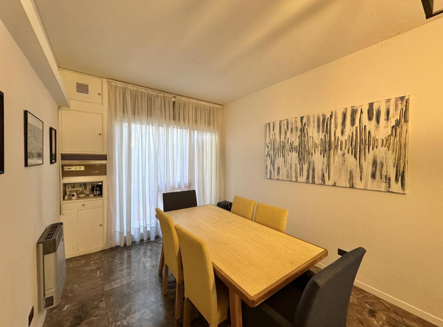 Foto de Casa en Venta de 6 ambientes. Terraza con parrilla y patio. Cochera, imagen 4