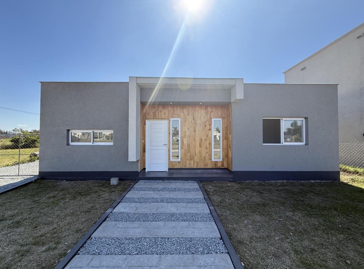 Foto de Casa en Venta de 2 dorm. Terreno 350 m2. Galería techada con parrilla, imagen 2