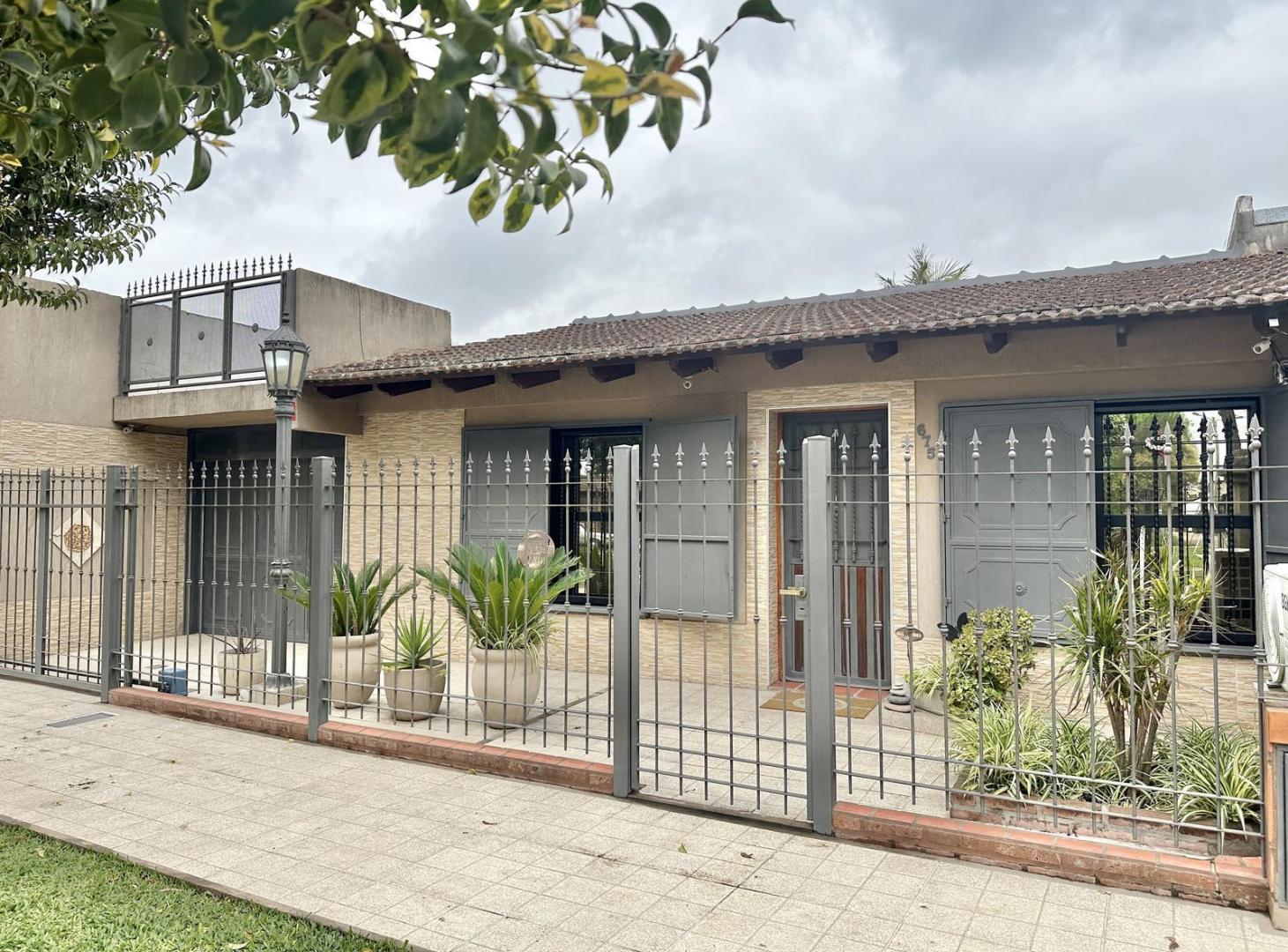 Foto de Casa en Venta de 2 dormitorios. Galería cubierta con parrilla. Amplio, imagen 1