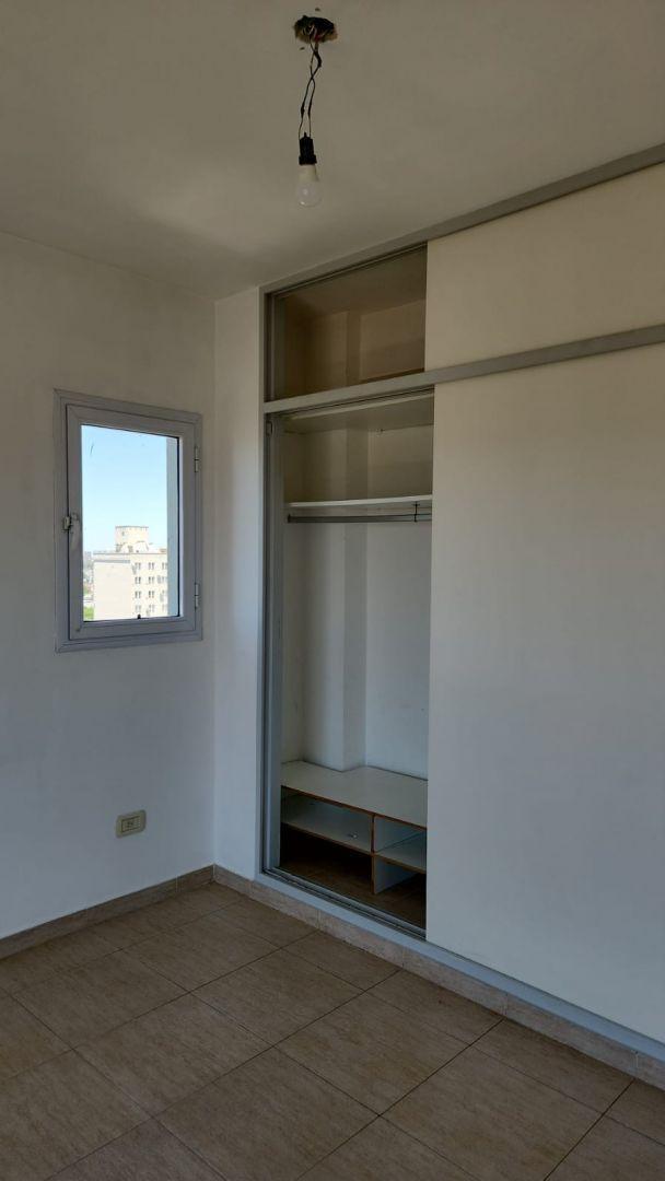 Foto de VENTA DEPARTAMENTO 2 AMBIENTES C/COCHERA, BALCON. CASEROS CENTRO, imagen 3