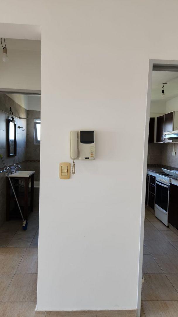 Foto de VENTA DEPARTAMENTO 2 AMBIENTES C/COCHERA, BALCON. CASEROS CENTRO, imagen 4