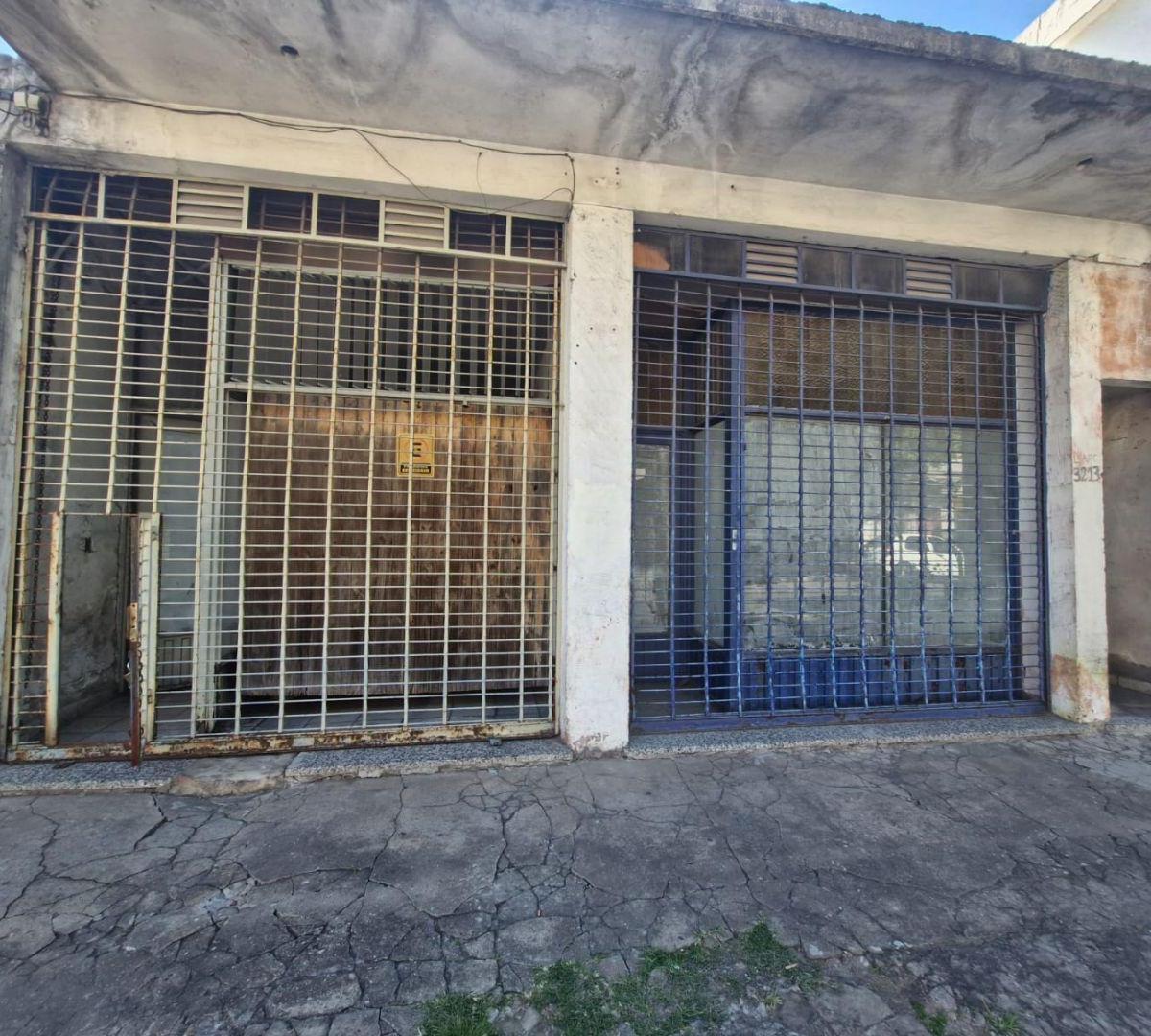lote propio de 8.33 mts de frente X 35 de largo con 2 locales
