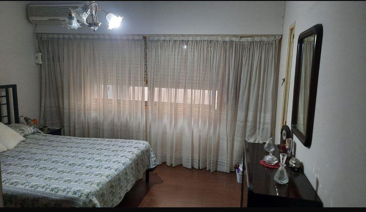 Venta Casa con jardin y parrilla, Apto crédito, en Caseros