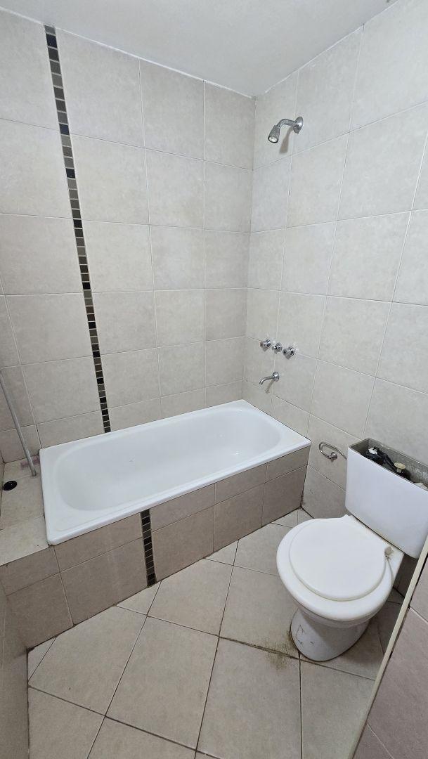 Foto de PH VENTA AMPLIO MONOAMBIENTE ,CON PATIO ,SIN EXPENSAS. CASEROS, imagen 5