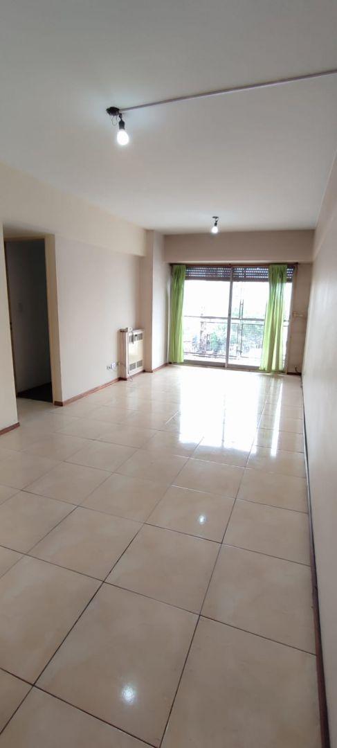 Alquiler  Departamento 3 AMBIENTES en el Centro de Caseros