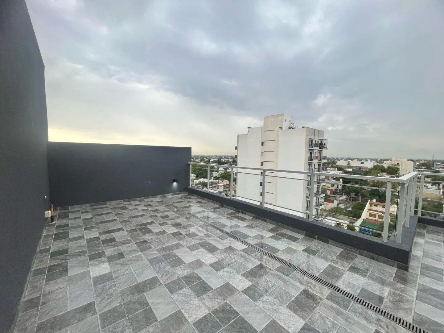 VENTA de DEPARTAMENTO 1 Amb, C/BALCON. SUM. PARRILLA.BALCON. JACUZZI. CASEROS C 4