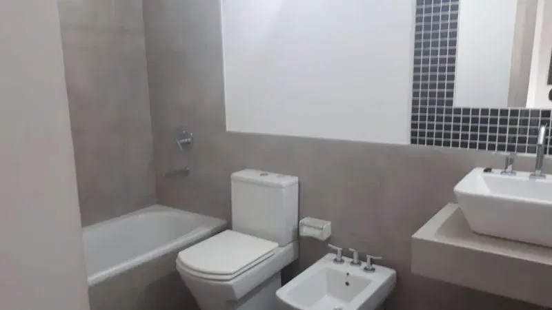 DEPARTAMENTO 2 Amb,TERRAZA PROPIA, CASEROS ZONA CENTRO. APTO PROFESIONAL 2