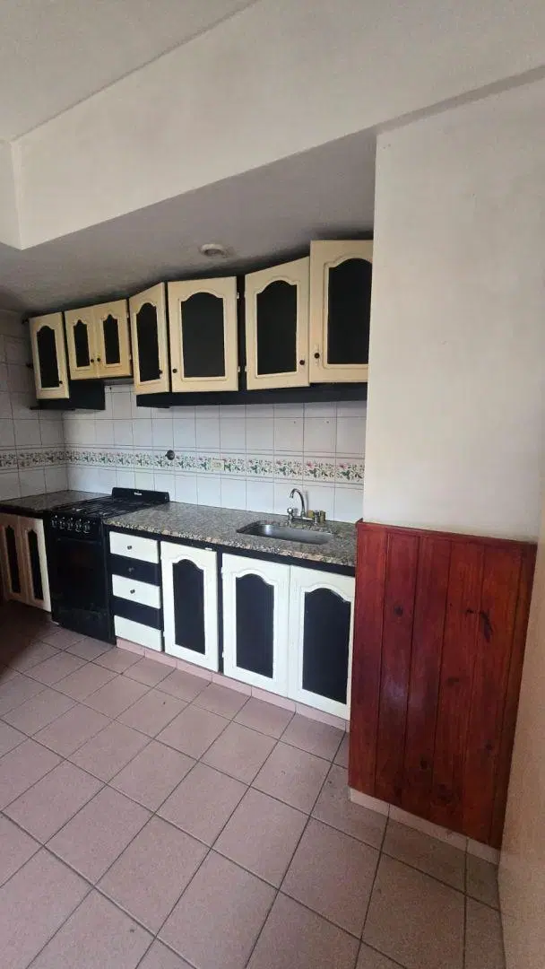 EXCELENTE DEPARTAMENTO PH 3amb. c/COCHERA CASEROS ZONA CENTRICA 4