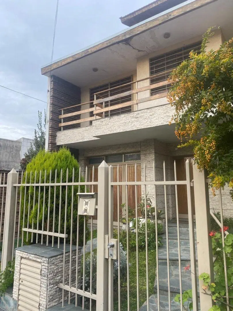 CHALET 4 AMB CON DEPENDENCIA, 2 COCHERAS, QUINCHO, CASEROS 3