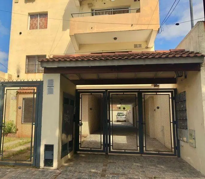 ALQUILER DE COCHERA. OLAVARRIA 2700. CASEROS 1