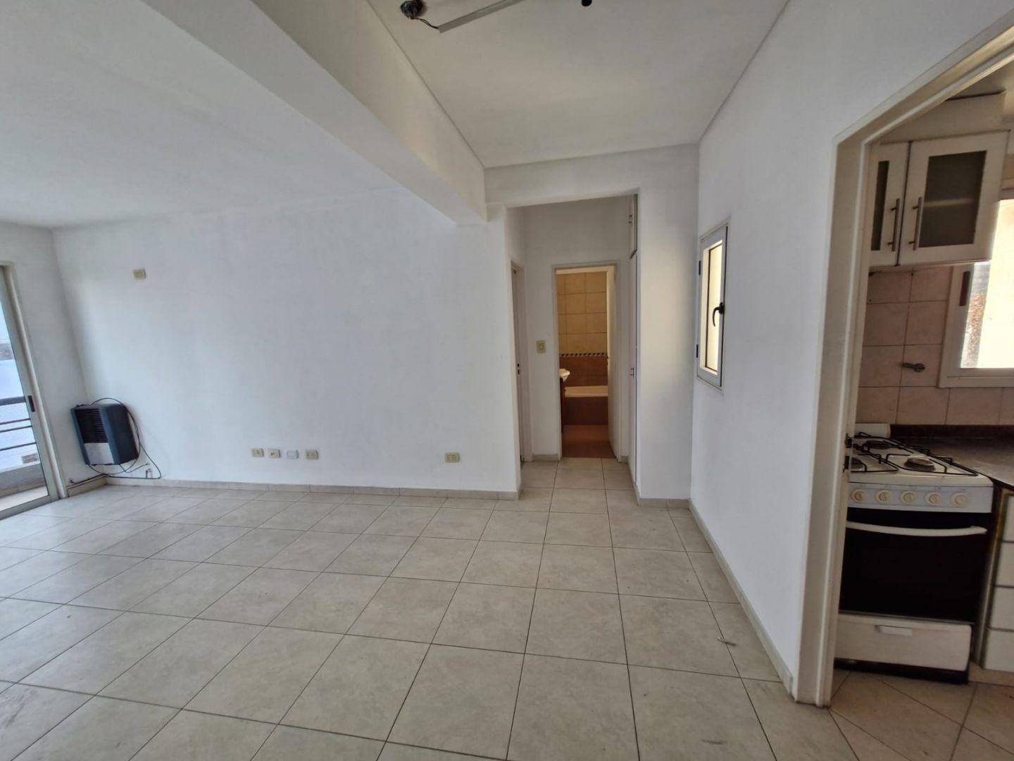 Foto de DEPARTAMENTO con BALCON 2 AMB. COCHERA. CASEROS CENTRO, imagen 4