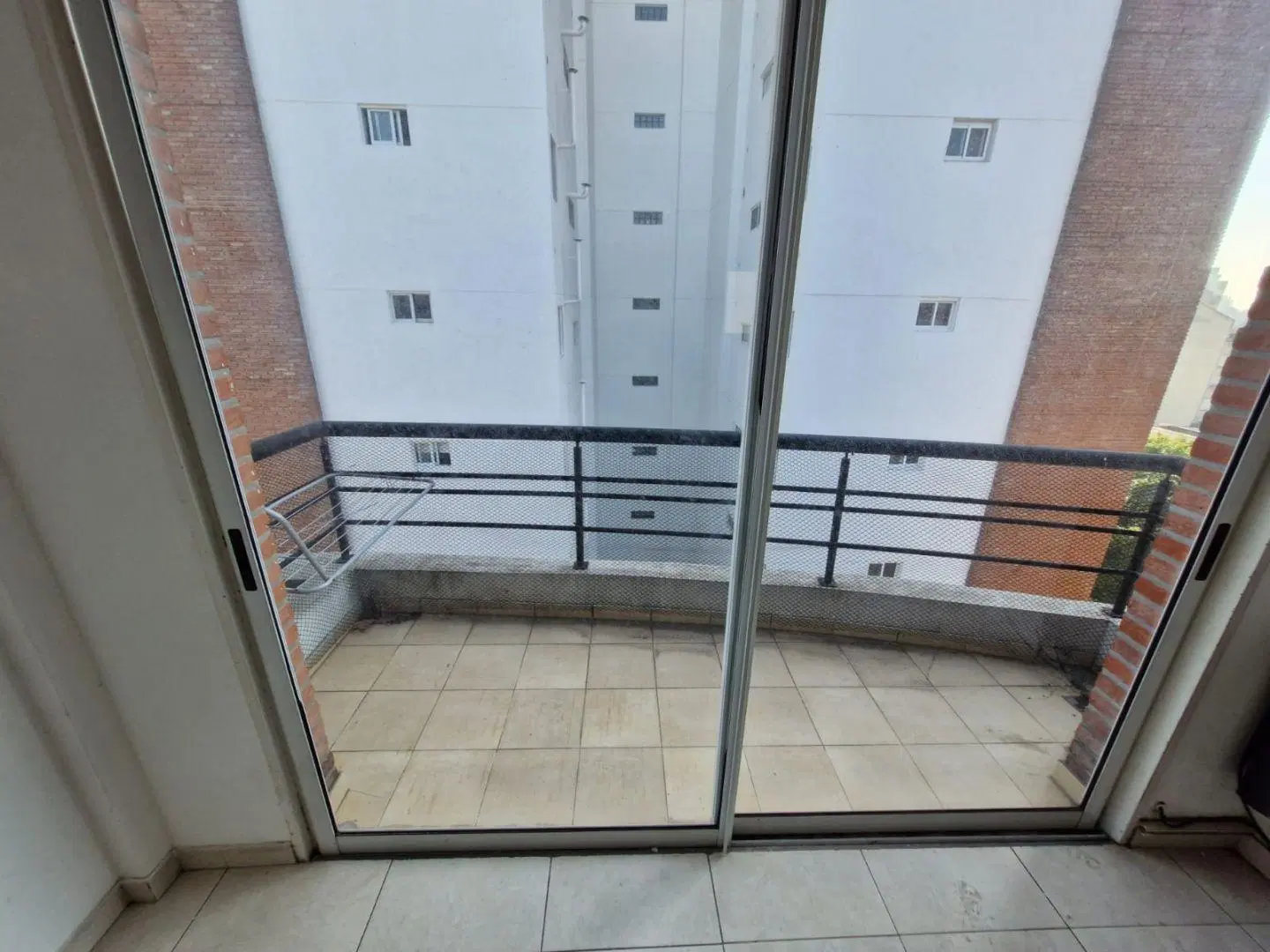DEPARTAMENTO con BALCON 2 AMB. COCHERA. CASEROS CENTRO 3
