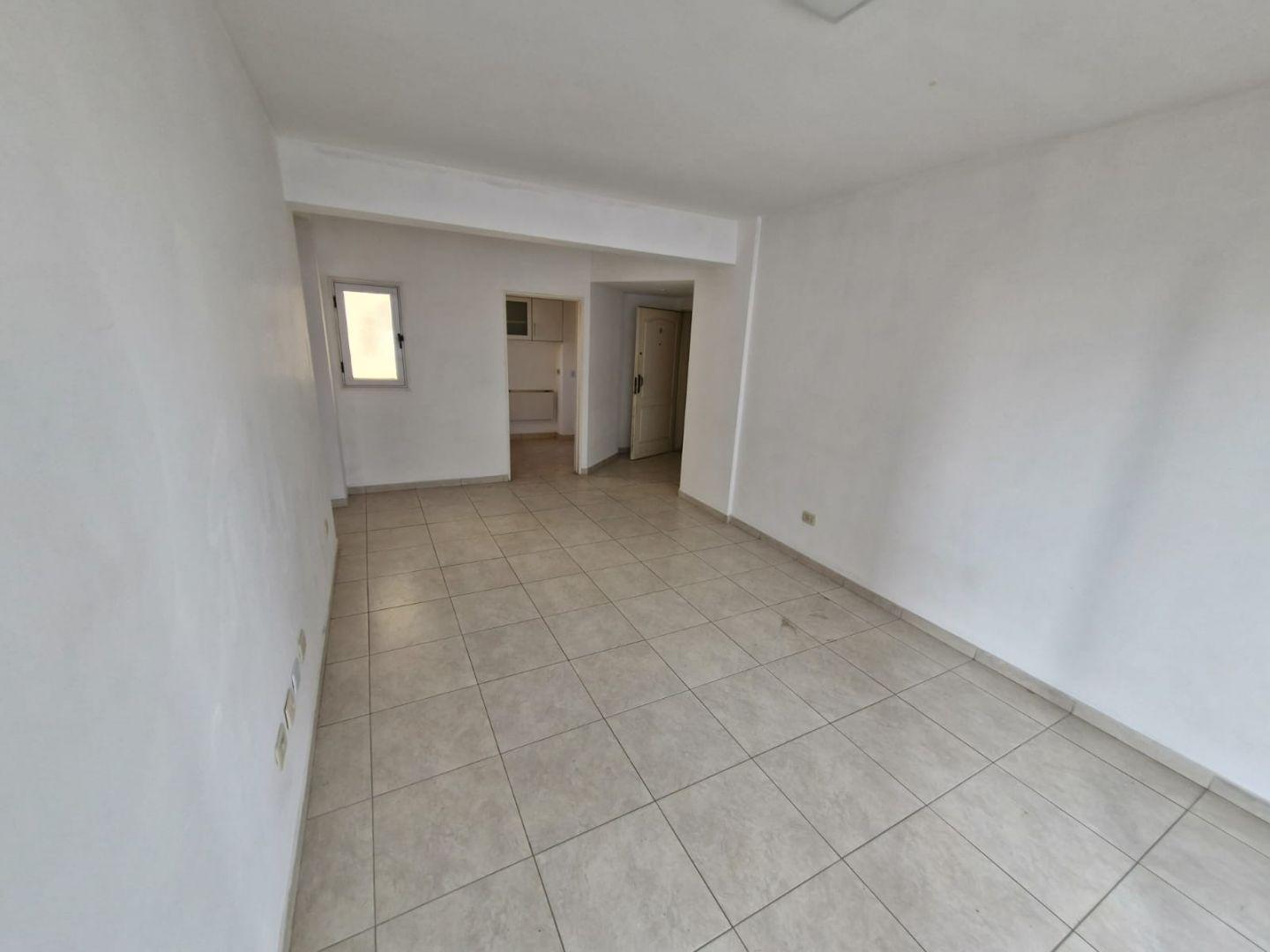 Foto de DEPARTAMENTO con BALCON 2 AMB. COCHERA. CASEROS CENTRO, imagen 5