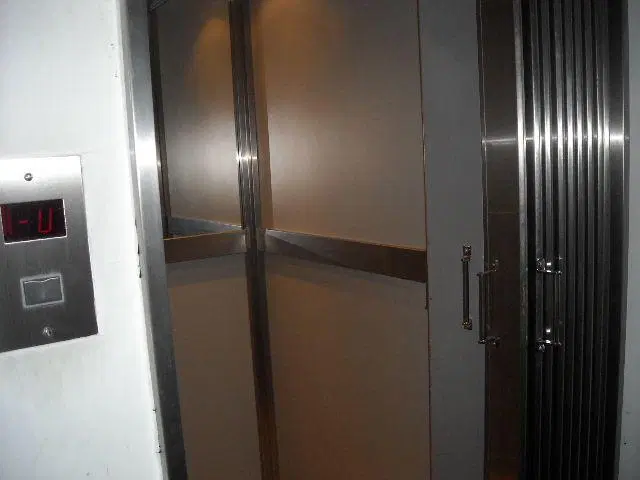 Departamento MONOAMB. al FRENTE.APTO PROFESIONAL. CASEROS CENTRO. 2
