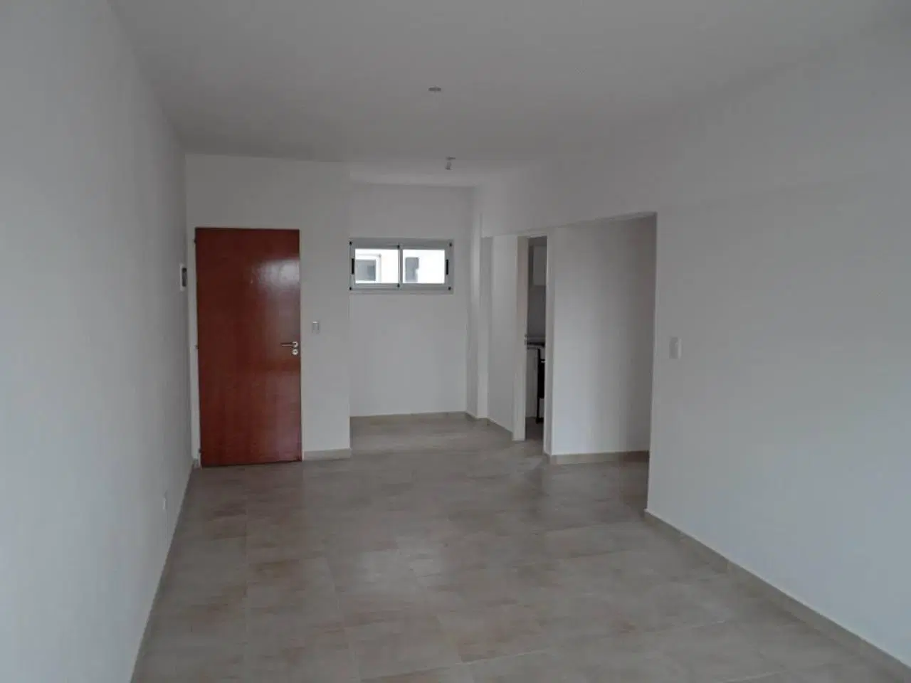 VENTA DEPARTAMENTO 2 AMB. c/BALCON. CASEROS CENTRO 3
