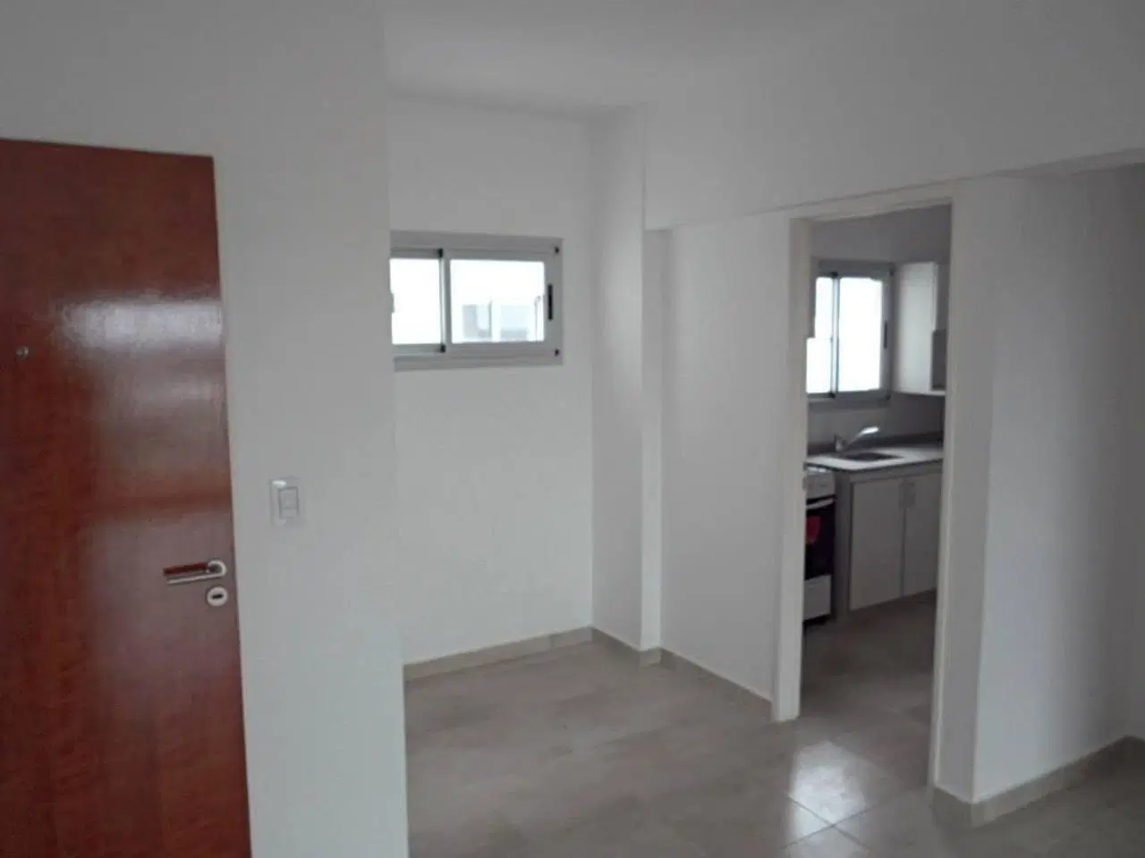VENTA DEPARTAMENTO 2 AMB. c/BALCON. CASEROS CENTRO 5