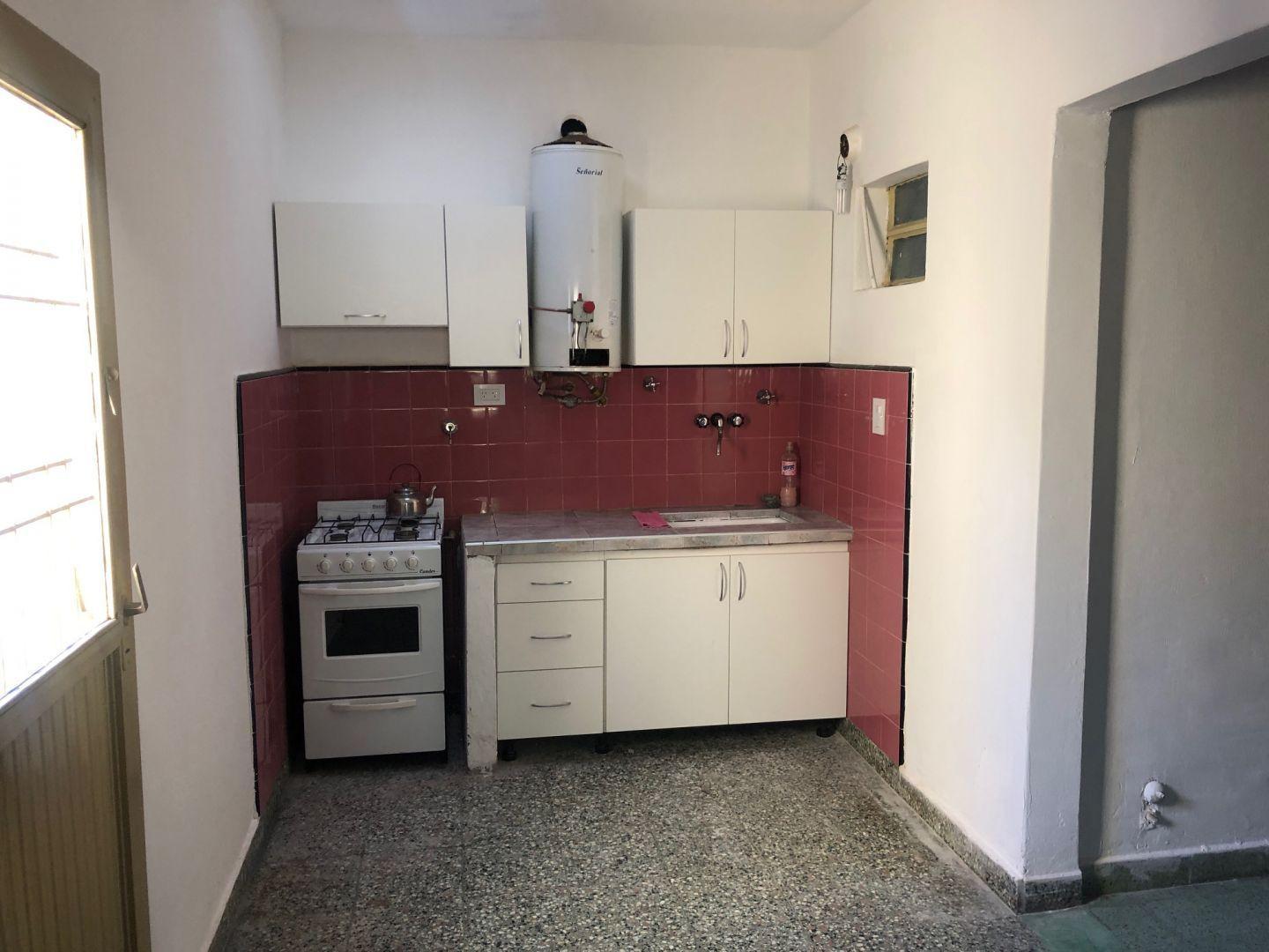 Foto de VENTA de Casa para 2 FAMILIAS. 3 Amb. cada uno. Frente y Fondo. Caseros, imagen 3