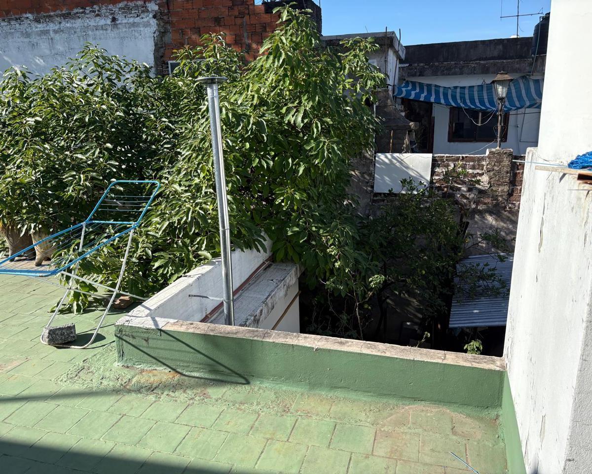 Casa Grande de 3 Ambientes con Cochera, Patio y Terraza Libre 2