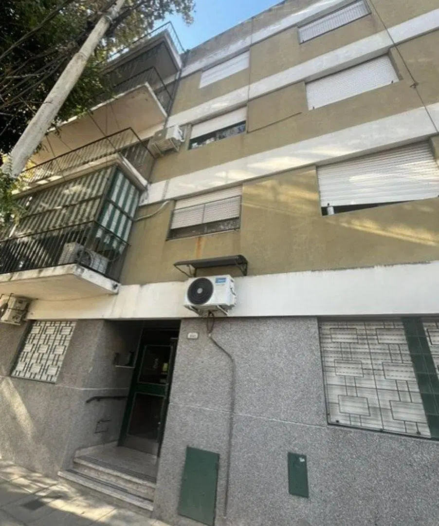 DEPARTAMENTO 2 AMBIENTES EN 2DO PISO POR ESCALERA CON BALCON - SAENZ PEÑA 4