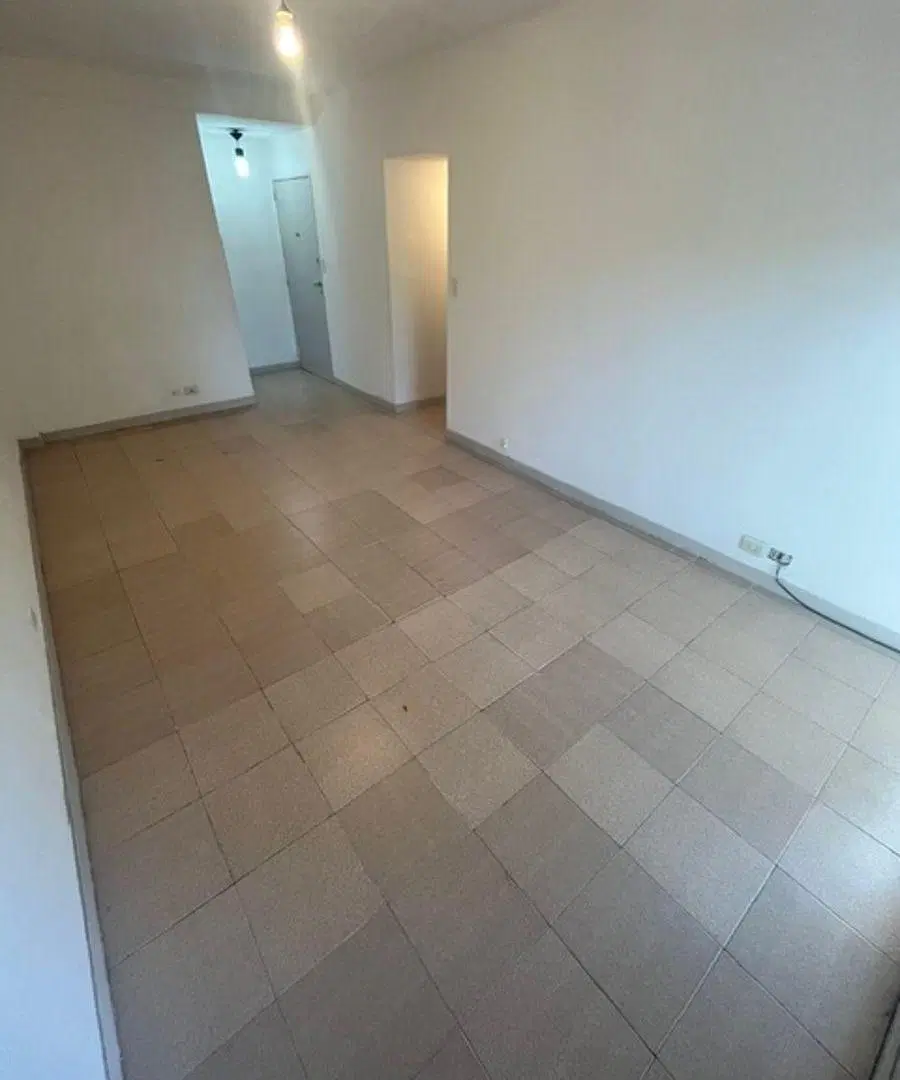 DEPARTAMENTO 2 AMBIENTES EN 2DO PISO POR ESCALERA CON BALCON - SAENZ PEÑA 2