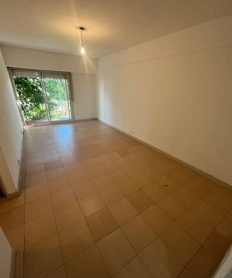 DEPARTAMENTO 2 AMBIENTES EN 2DO PISO POR ESCALERA CON BALCON - SAENZ PEÑA 1