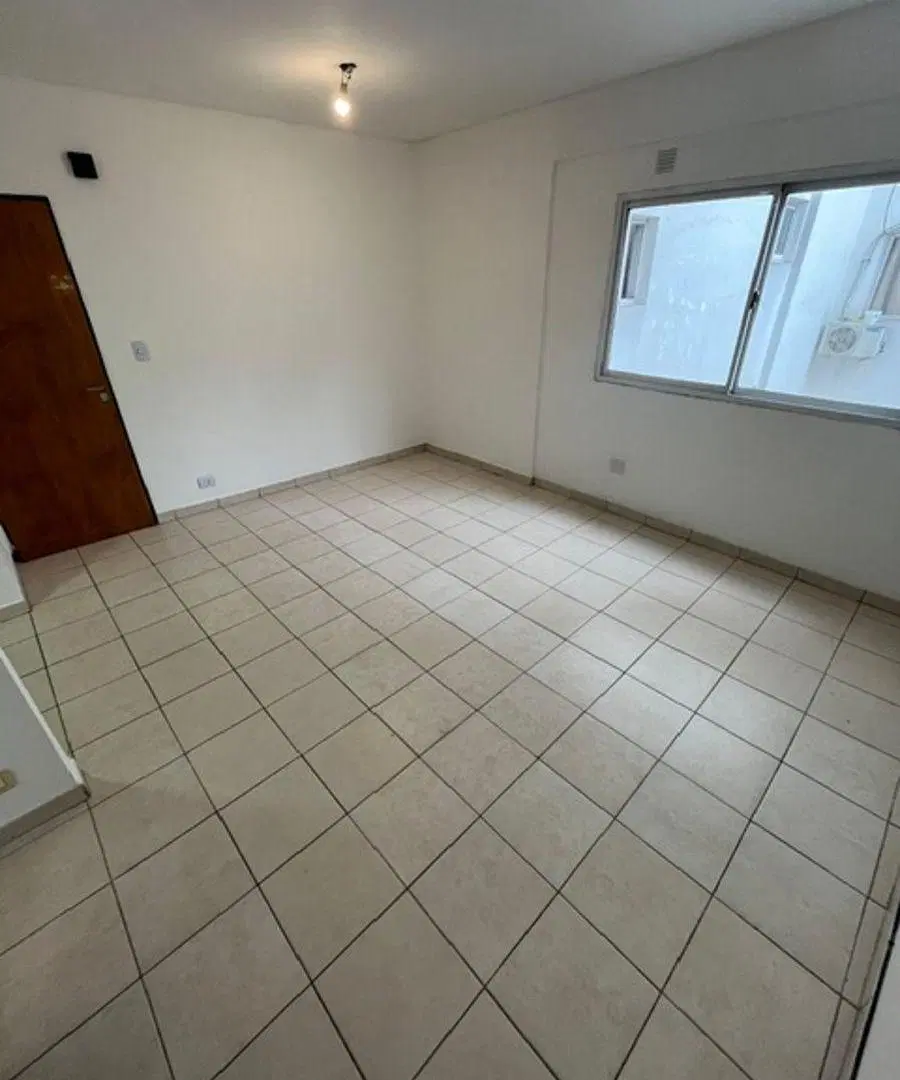 DEPARTAMENTO MONOAMBIENTE EN PRIMER PISO - SAENZ PEÑA 5