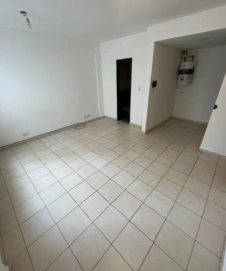 DEPARTAMENTO MONOAMBIENTE EN PRIMER PISO - SAENZ PEÑA 5