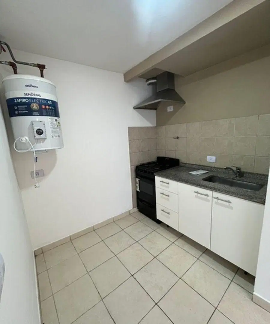 DEPARTAMENTO MONOAMBIENTE EN PRIMER PISO - SAENZ PEÑA 3