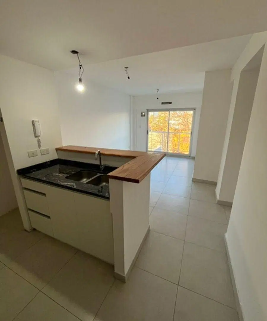 DEPARTAMENTO 2 AMBIENTES CON BALCON - SANTOS LUGARES 1