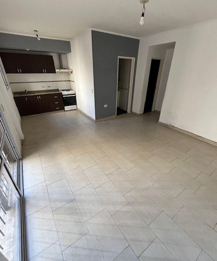 Foto de Ph 3 ambientes con patio y cochera descubierta - Sin Expensas - Villa, imagen 1