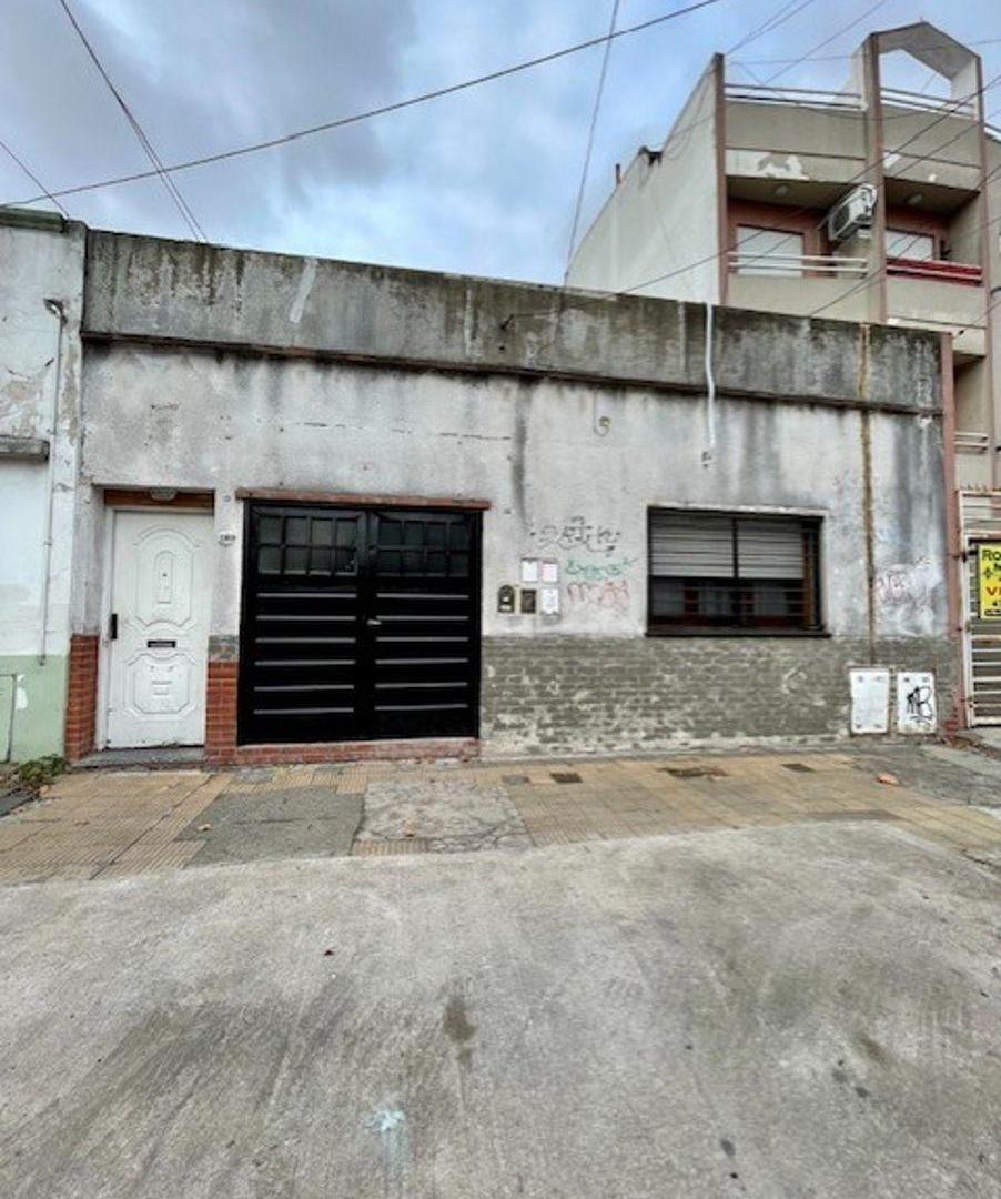 Foto de DEPARTAMENTO TIPO CASA 4 AMBIENTES CON PATIO - CASEROS, imagen 1