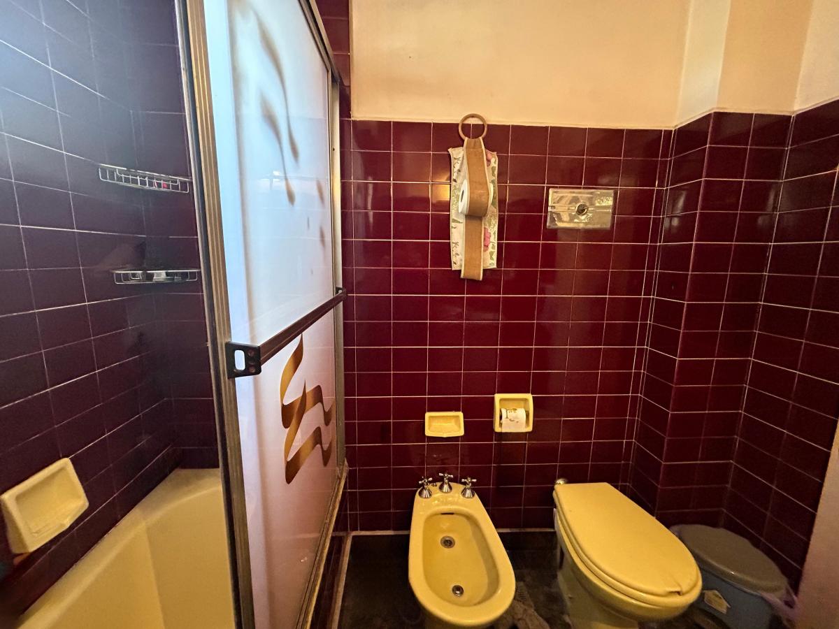 Amplio Piso 5 Amb de 136 m² con Balcón en Venta Para Actualizar - Boedo 4