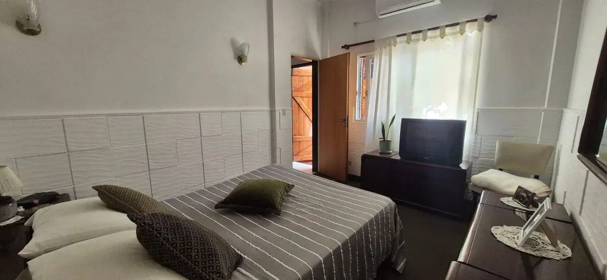 Casa 240 m2 cubiertos más lindo jardín soleado y terraza en Devoto - MB estado 5 ambientes + quincho 3