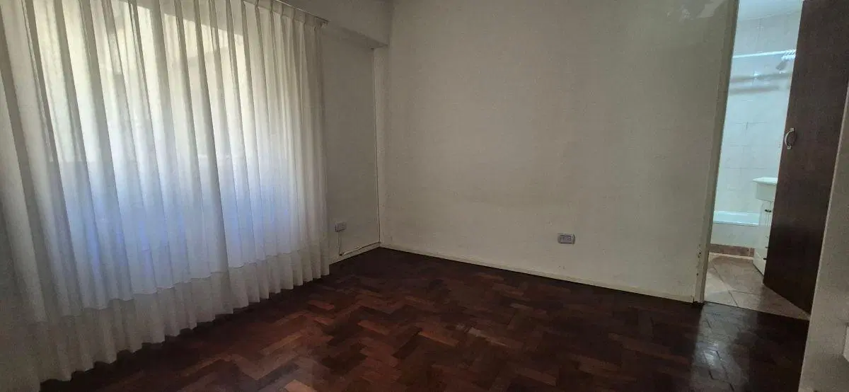 2 Ambientes con Balcón en Venta en Colegiales * 1er Piso por Escalera con Bajas Expensas! 4