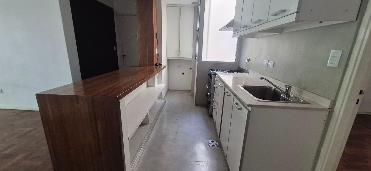 2 Ambientes con Balcón en Venta en Colegiales * 1er Piso por Escalera con Bajas Expensas!