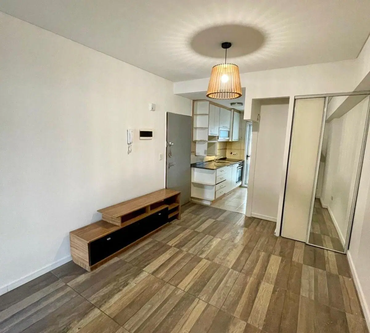 ALQUILER MONOAMBIENTE DIVIDIDO CON BALCON PATIO Y COCHERA * V. URQUIZA * Terraza Común, Pileta, Sum 4
