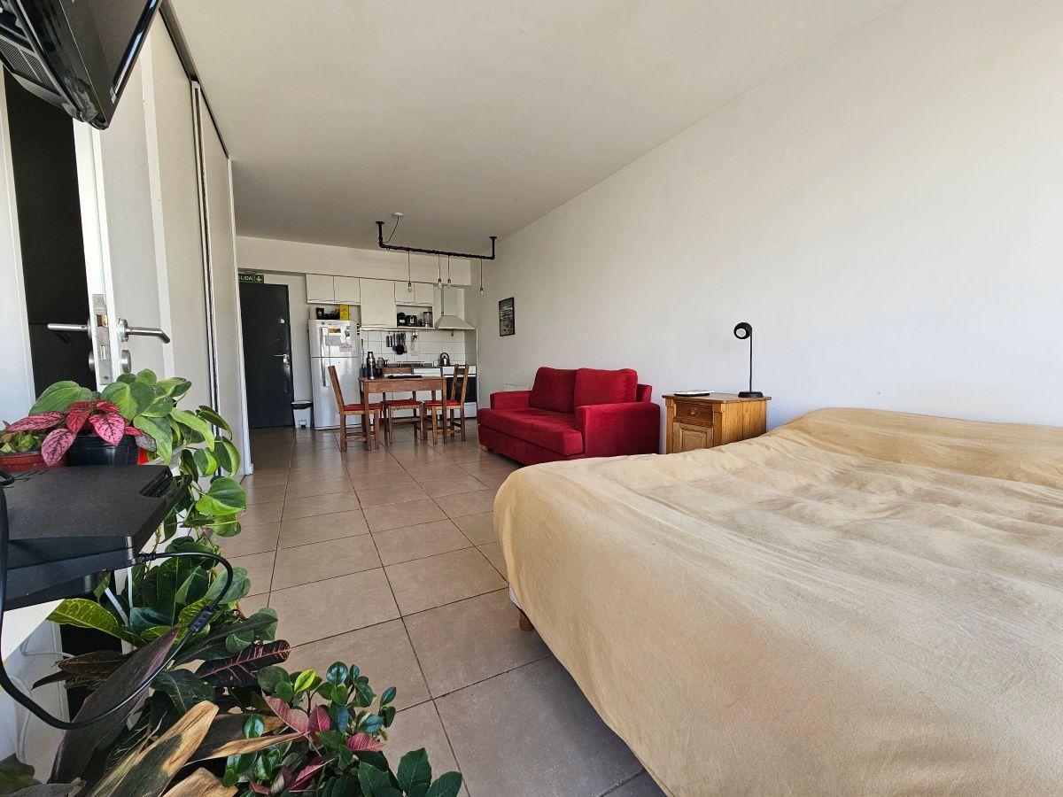 Foto de Monoambiente en Venta en Piso Alto con Balcón Súper Luminoso en Villa, imagen 3