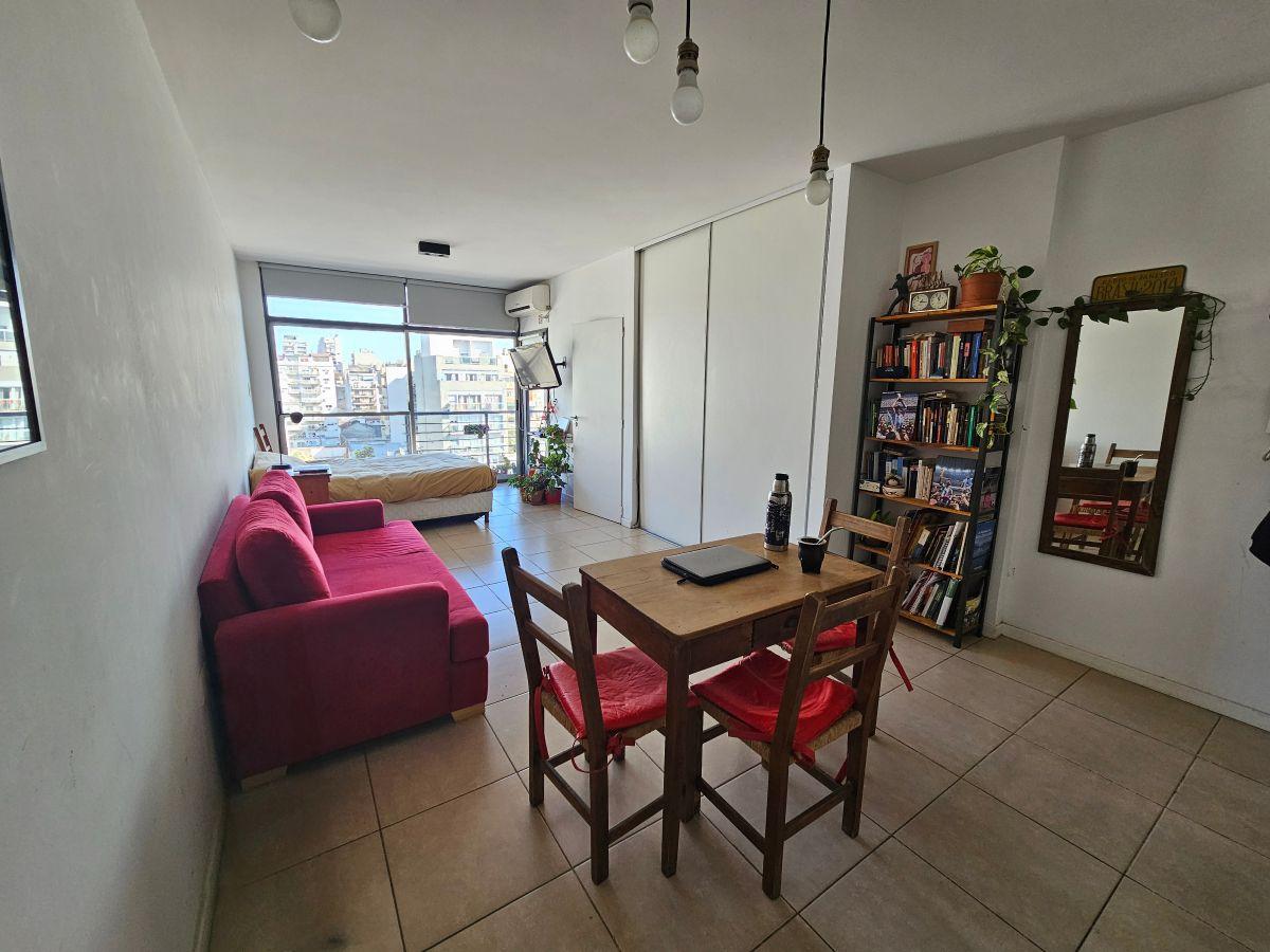Monoambiente en Venta en Piso Alto con Balcón Súper Luminoso en Villa Crespo