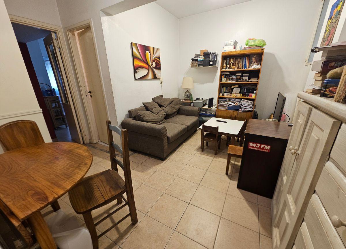 Amplio Semipiso 5 Ambientes en Venta en Edificio de Categoría en Lo Mejor de Recoleta!