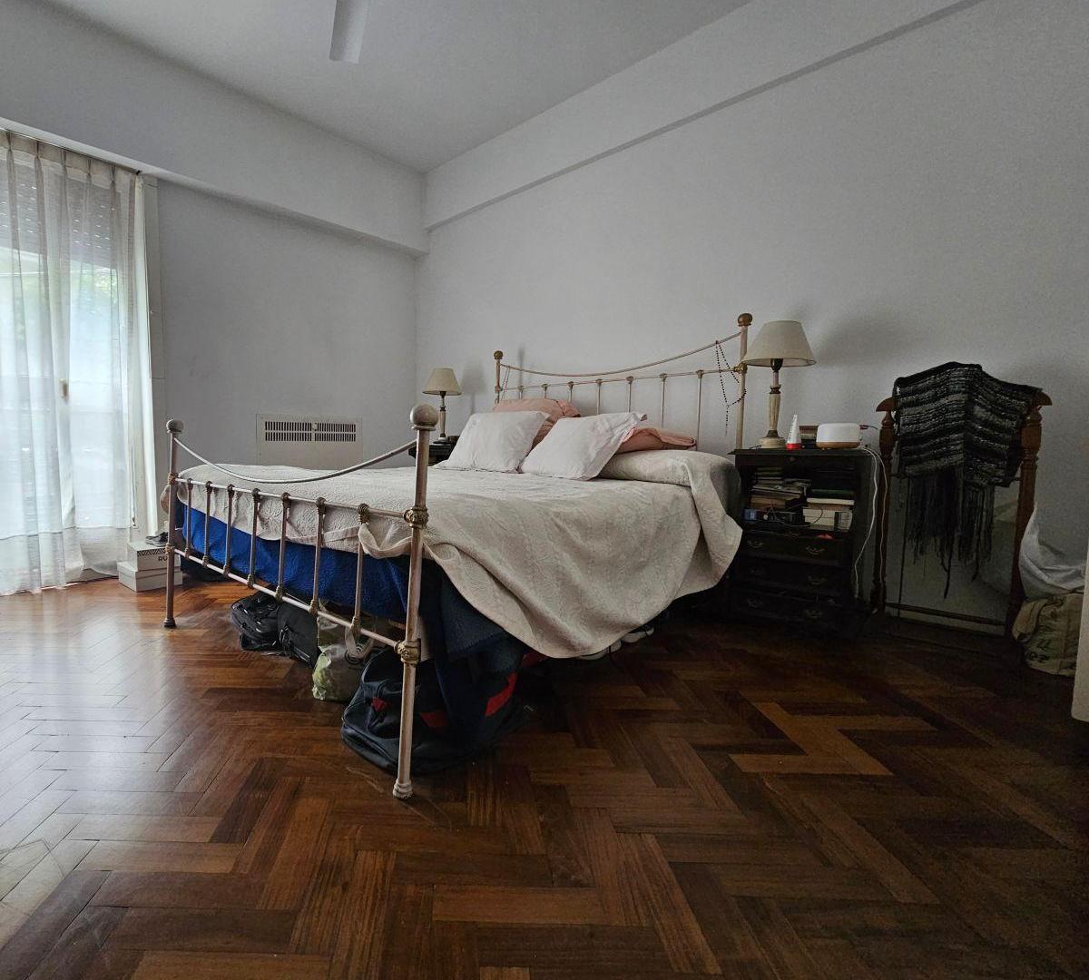 Amplio Semipiso 5 Ambientes en Venta en Edificio de Categoría en Lo Mejor de Recoleta!