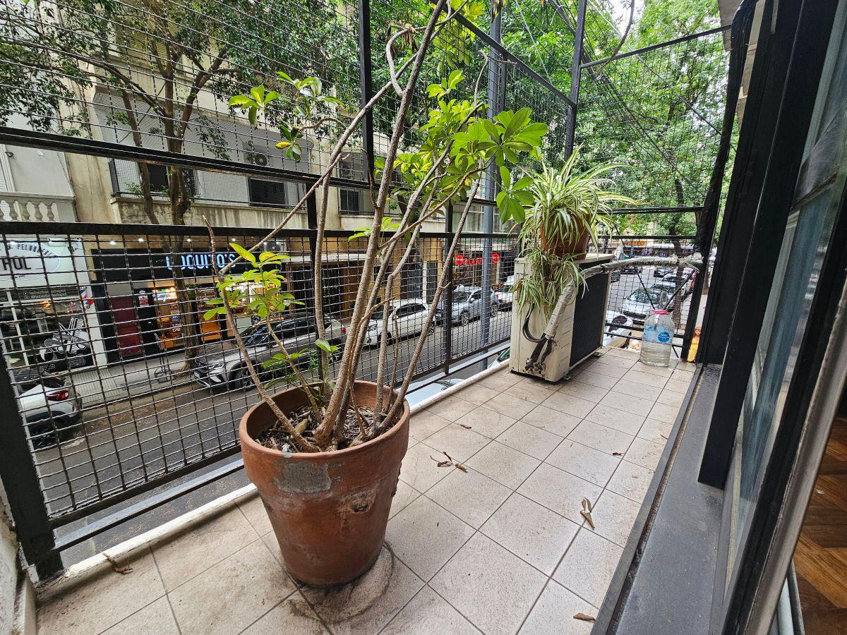Amplio Semipiso 5 Ambientes en Venta en Edificio de Categoría en Lo Mejor de Recoleta!